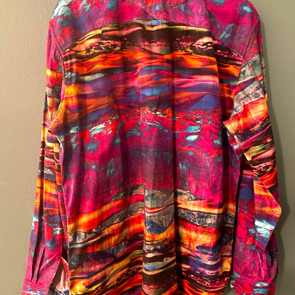 Men’s Robert Graham limited edition. Size L